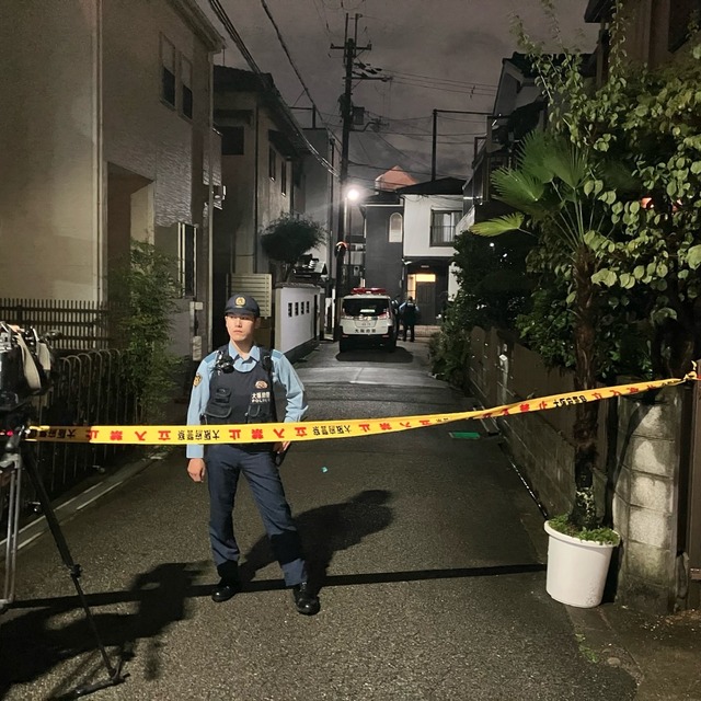 5歳の女の子が腹を切られて冷たくなっている