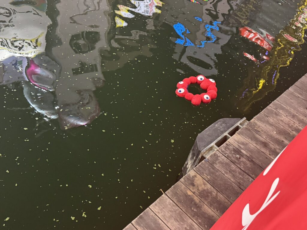 【悲報】道頓堀の水、汚すぎる