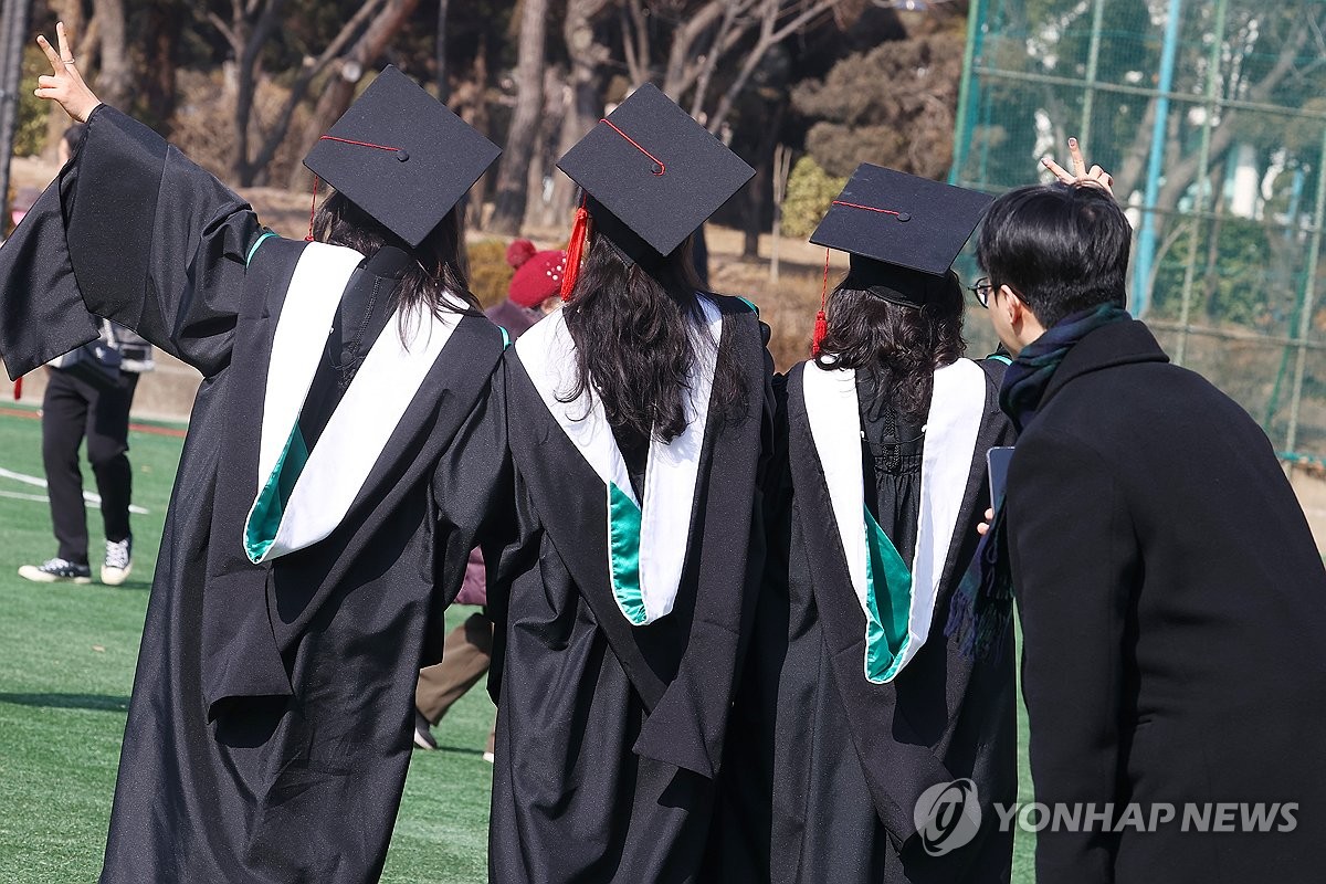 韓国若者の大学等卒業者7割超え　49ｶ国中1位＝17年連続