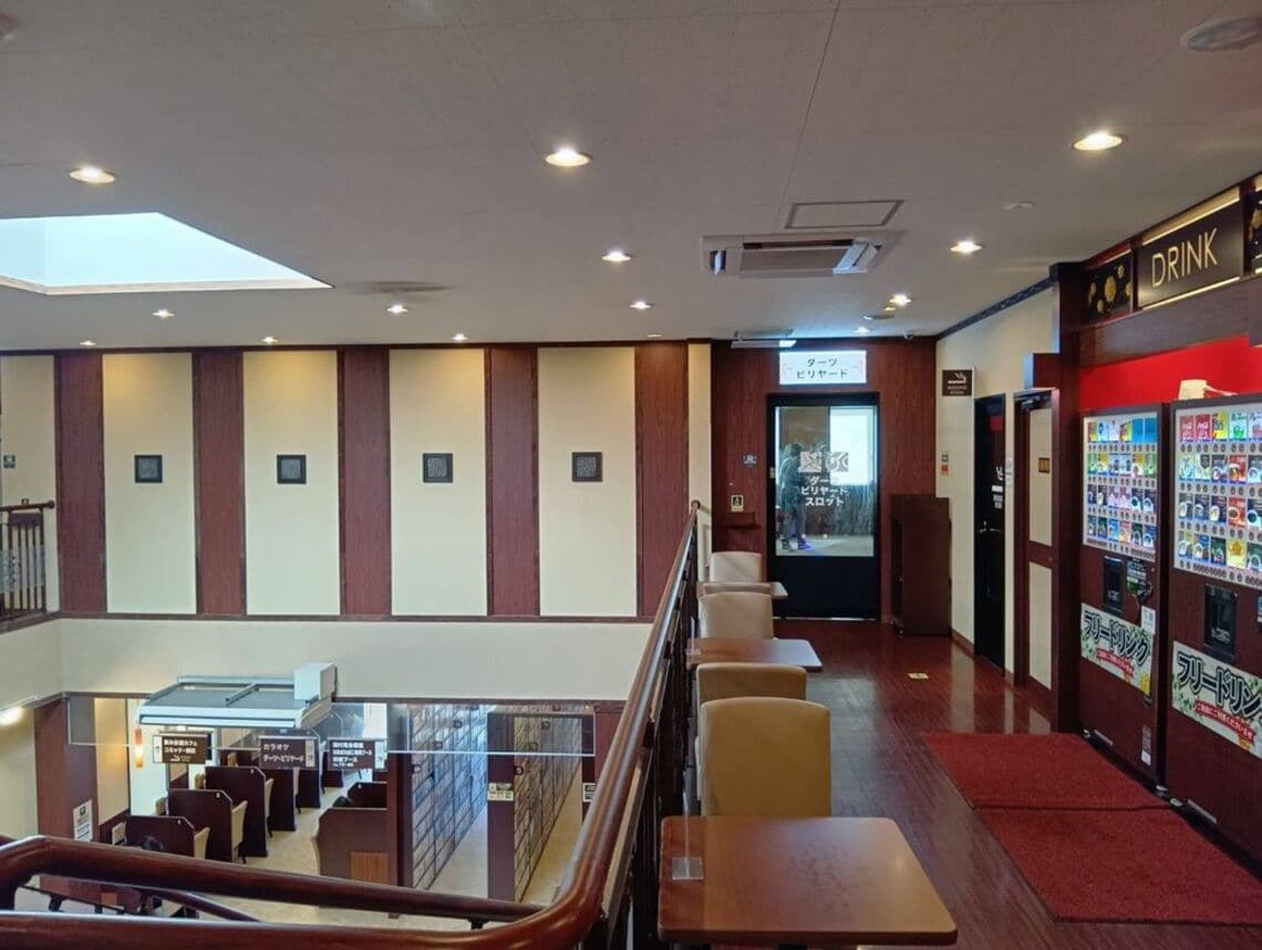漫画喫茶《快活CLUB》が超進化していた｢1泊3000円で清潔な空間｣｢カプセルホテルよりコスパ抜群！｣→ビジネスホテル高騰で注目されるワケ
