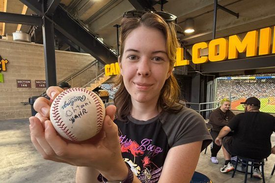 【MLB】大谷“爆速”46号球、20歳女子大生がゲット「恐怖だったわ」　警備員がサインする珍事