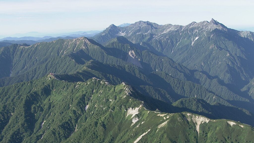 「ぎっくり腰になり下山できない」福岡市の女性（58）をヘリコプターで救助　山小屋で靴ひもを結ぼうとした時に　北アルプス燕岳で遭難