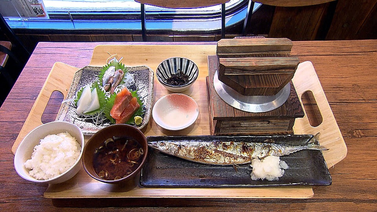 「サンマとれすぎ」豊漁で一時休漁…13年ぶり調整　発泡スチロールの箱が不足　1尾88円で販売する店も