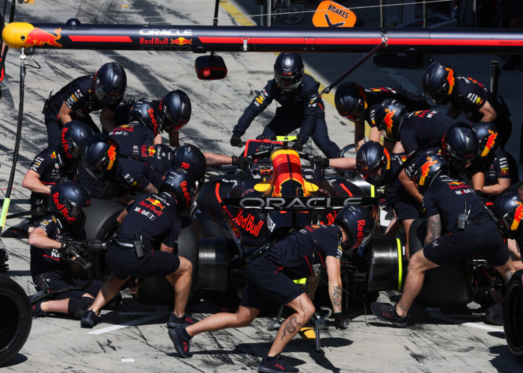 【F1】残留にまた赤信号？！角田裕毅の不振影響で従業員への年末ボーナス減額の可能性、レッドブル内で不満爆発