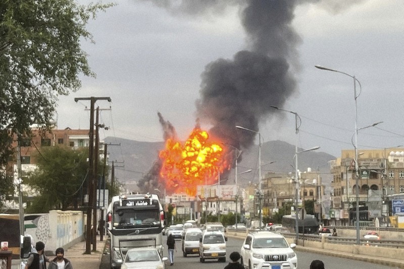 【イスラエル軍がイエメンの新聞社を攻撃】イエメン人の記者らと、その子ども31人を殺害