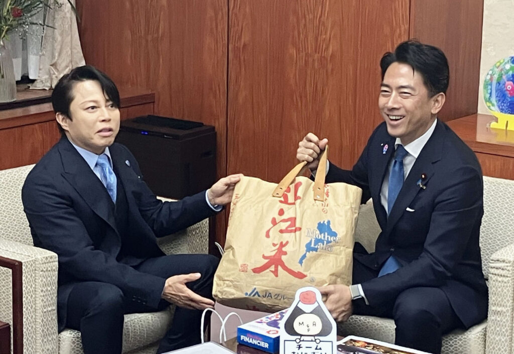 【コメ消費拡大へ】小泉農相、歌手の西川貴教さんをコメ大使に