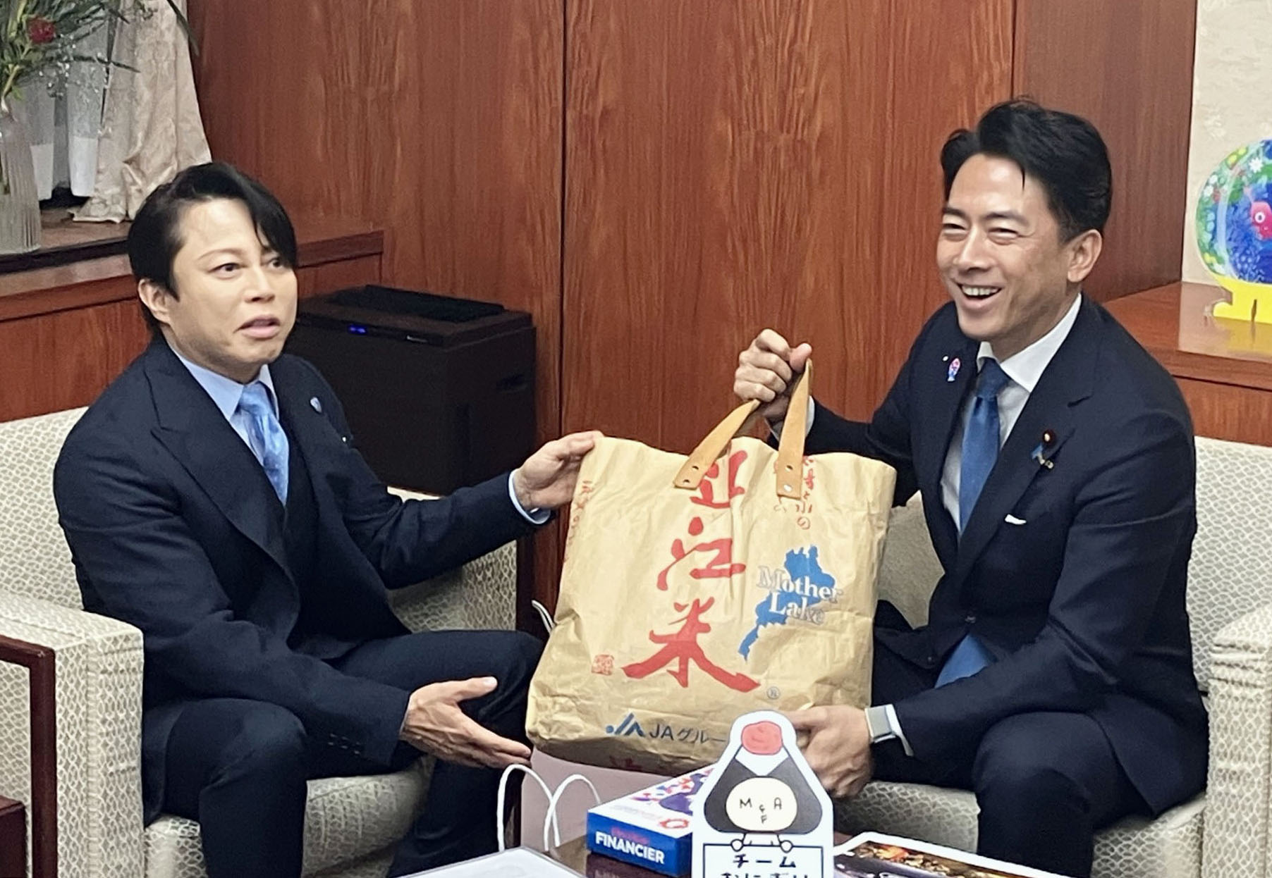 【コメ消費拡大へ】小泉農相、歌手の西川貴教さんをコメ大使に