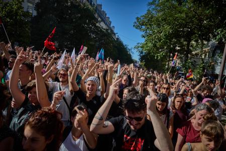 【フランス】仏で大規模デモ、緊縮財政に抗議　治安部隊と衝突も　50～100万人が参加