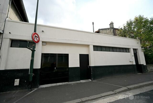 【モスクの前にブタの頭 仏パリ地域】複数の豚の頭に青いインクでエマニュエル・マクロン大統領の姓「マクロン」が走り書きされていた