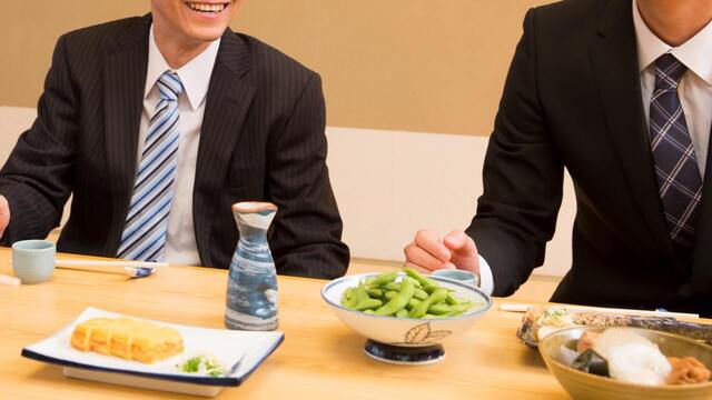 【人生】手取り月28万円、休日はYouTubeとコンビニ飯…一流大卒・37歳が同窓会で味わった〈圧倒的な敗北感〉