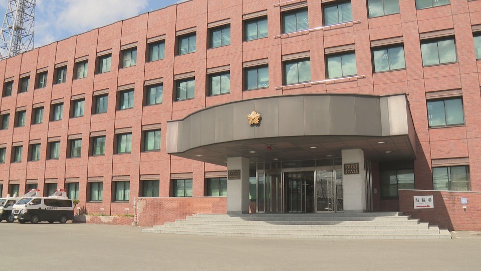 【北海道】20代女性が彼氏と帰宅すると「玄関ドアから男が出て来た」見知らぬ男と鉢合わせ　彼氏が53歳男を取り押さえる