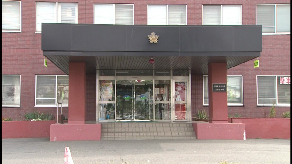 【北海道旭川】ダーツに負けた男性から現金57万円を恐喝　SNSで「人1人殺せばチャラにしてくれるみたい」などと脅迫した24歳の男女を逮捕