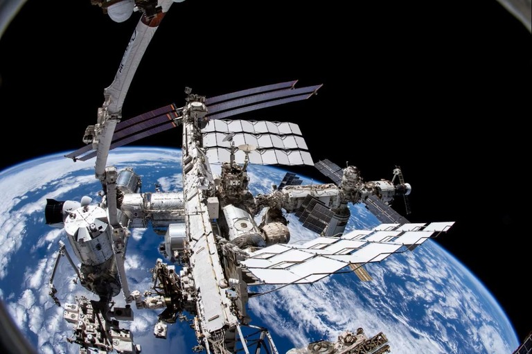 【宇宙】宇宙飛行で人間の細胞の「暗黒ゲノム」が活発化　特定のヒト幹細胞の老化が加速　新研究