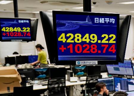 【株価】最高値を更新 4万4千円台に 取り引き時間中で史上初