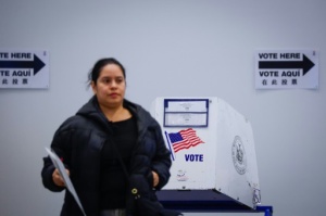 【犬でも投票できる米カリフォルニア州選挙】実践した女を起訴、共和党は以前から有権者名簿に外国人や死者が含まれていると繰り返し非難していた