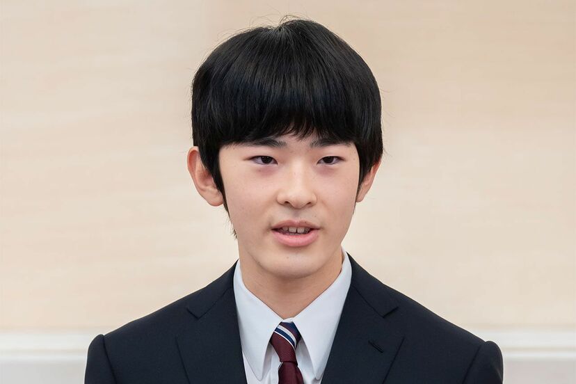 【皇室】悠仁さま「寝ぐせの青年→神々しいプリンス」のギャップ萌えに「ラノベのリアル版」と熱視線