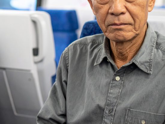 【社会】「私の若い頃はね…」新幹線で延々と話しかけてくる隣席の高齢男性を黙らせた“サラリーマンの一言”