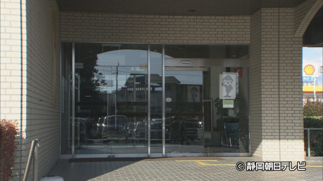 【静岡】公園の電話ボックスのガラスや公衆トイレのドアに石を投げ破損させた疑い　自称・大阪市在住の男を現行犯逮捕　浜松市中央区