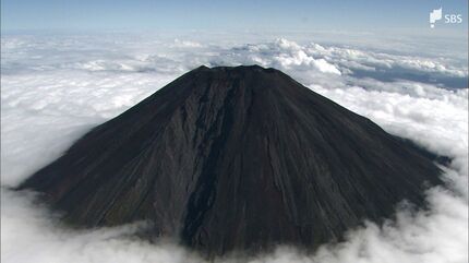 仏女性2人、台風の最中に富士山登頂、低体温症で救助要請