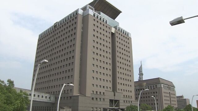 【鹿児島】授業中に私語や席を離れる行為を繰り返した児童の両足の太ももに電源コードを巻き椅子に固定した校長、懲戒処分