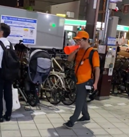 会員ランクの高そうな参政党支持者が街を徘徊し神谷への忠誠心などブツブツ呟き周囲に恐怖与える事案