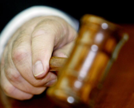男「ダルマになりたい…」英国紳士医師、自ら足を切り落とし実刑2年8か月