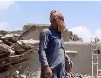 再）【邪○】アフガニスタン東部に起きた地震で、「異性の体に触れてはならない」というイスラム法の厳格な適用により、男性のみの救助隊から女性被災者が見殺しにされていたことがわかった