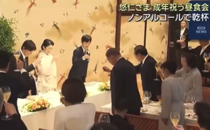 【石破がマナー違反】みなさ～ん、先にグラスに口をつけてはいけませんよー！恥かきますよ