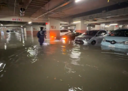 地下一階二階の駐車場が水没し車全滅。四日市