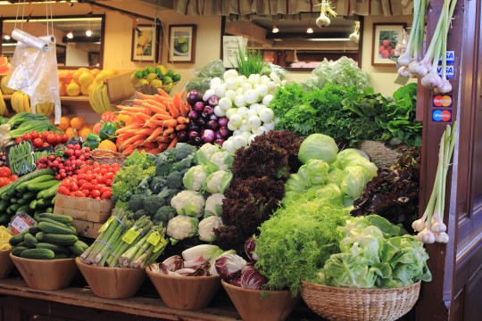 【話題】「スーパーで野菜をベタベタ触らないで！」投稿に賛否…「人がべたべた触ったものを買いたくない」「気にしすぎ」