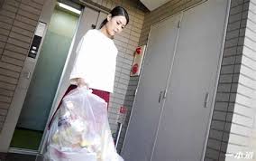 【韓国】 「夜遅くにノーブラでゴミ出しはマナー違反？」…隣人の「注意メモ」に困惑する女性