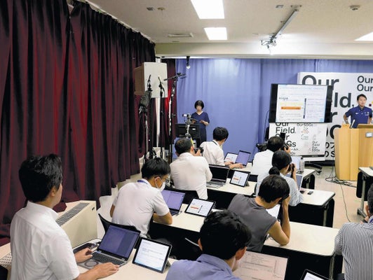 兵庫県庁記者会見室の窓に防音シート…斎藤元彦知事会見時のデモが定例化、窓の外から拡声機で「辞めろ」