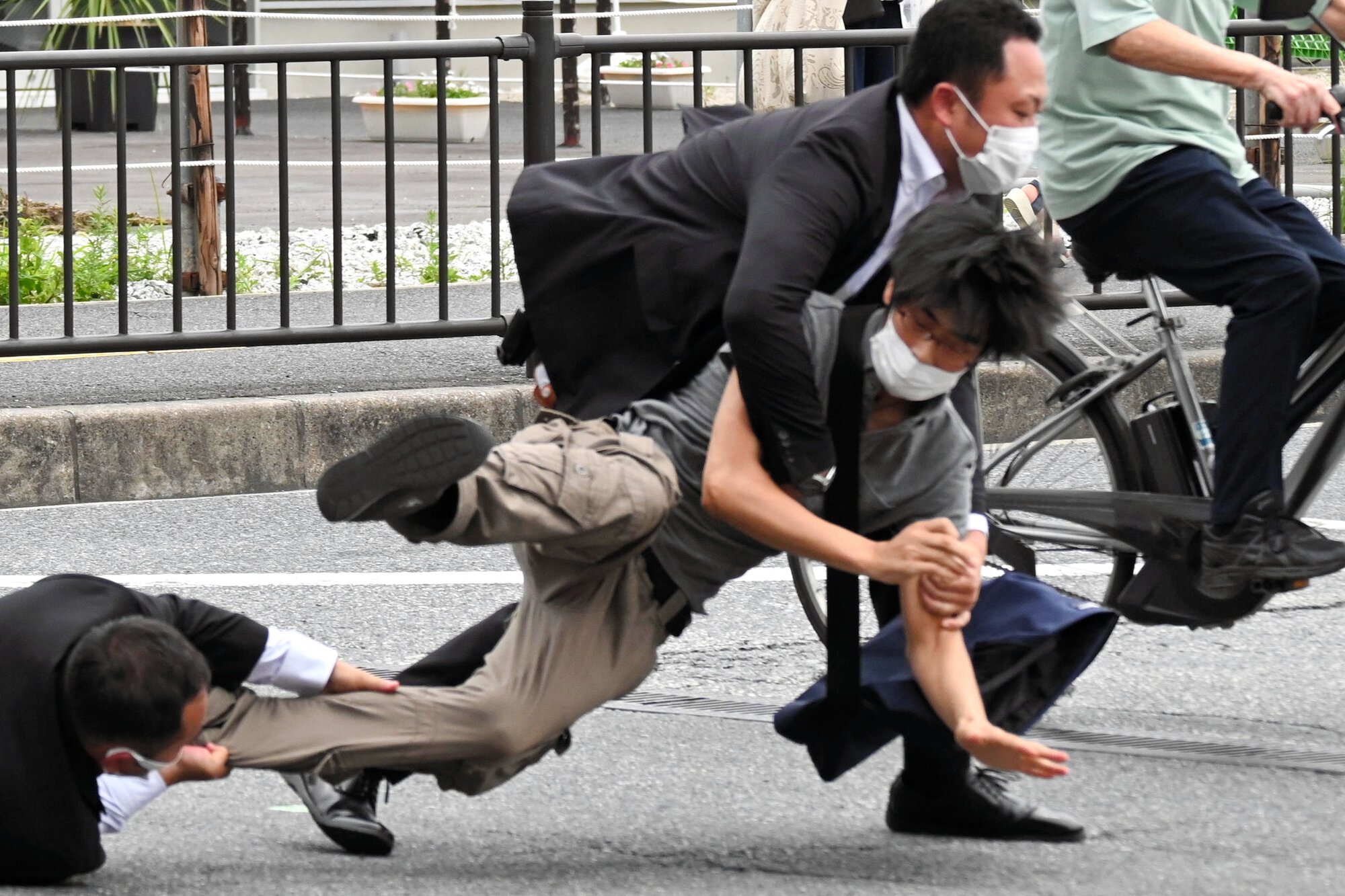安倍氏銃撃、背景に「宗教的な虐待」主張へ　山上徹也被告の弁護団
