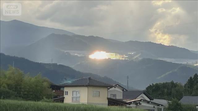ソロモンが灼かれている。朝からメガソーラーの反射光が眩しすぎると苦情。