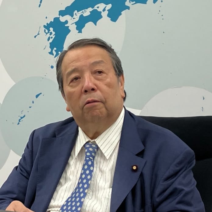 村上総務相「石破首相の心情を思うと非常に無念」…潤んだ目をハンカチで拭う