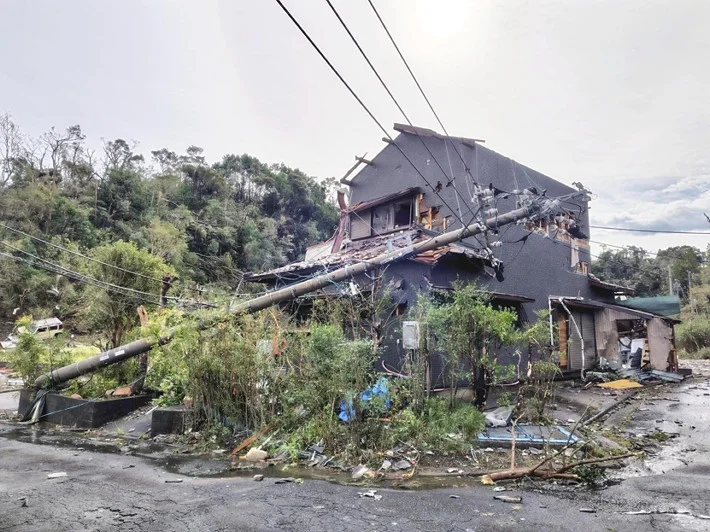 【🌪】静岡で竜巻か、牧之原市で搬送２０人…トラック横転やコンビニ看板散乱
