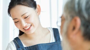 ｢60代で父になったタレントもいる｣｢金は十分ある｣…若い女性との結婚と子どもを望む60代婚活男性に見えていない年齢という抗えない障壁