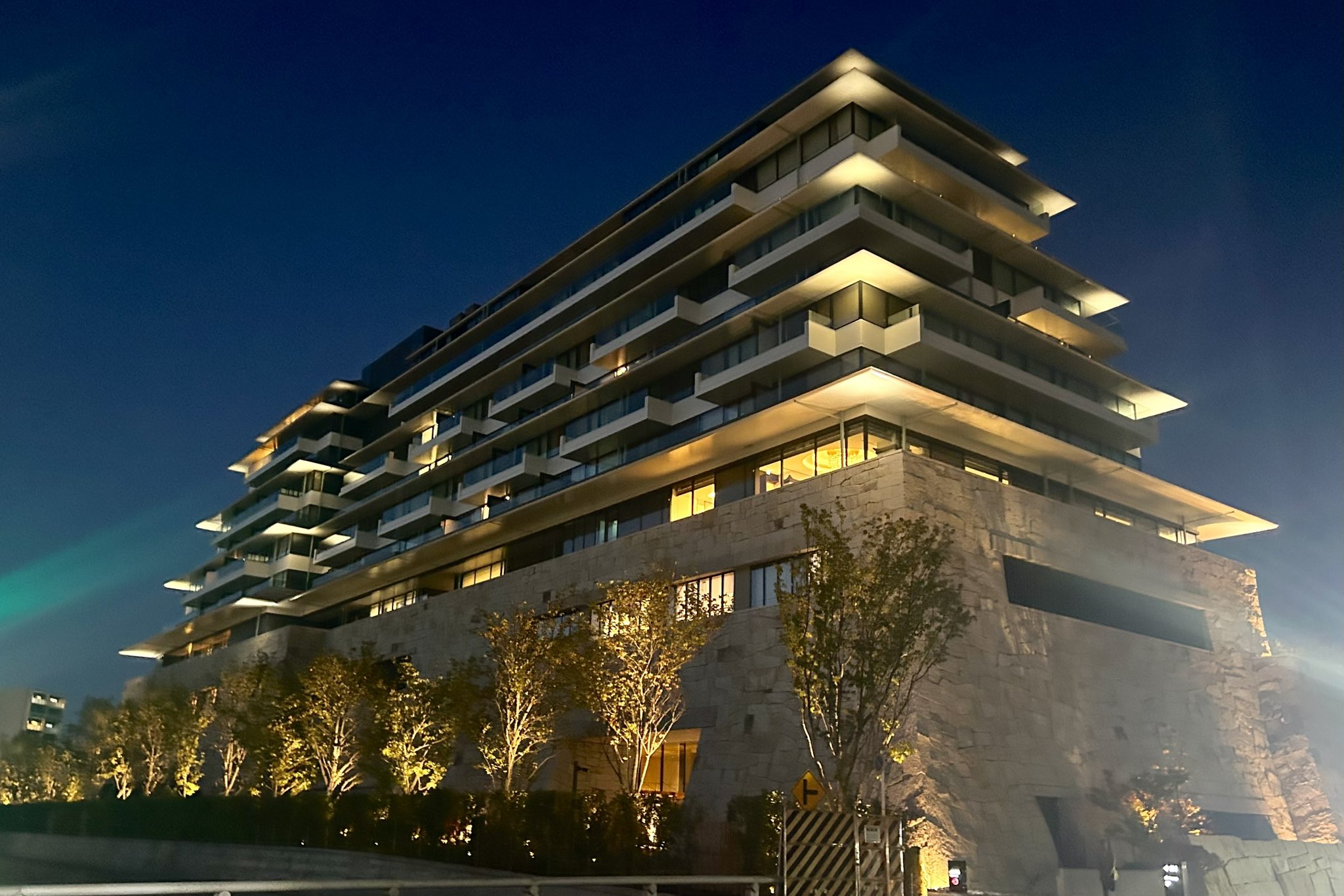 【画像】名古屋に一泊300万円の超高級ホテル誕生。名古屋城が間近に見えるぞ