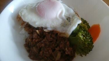 「アニメのコラボカフェは、高いのにまずい」投稿が大炎上　コラボカフェの食事がまずい「構造的な要因」