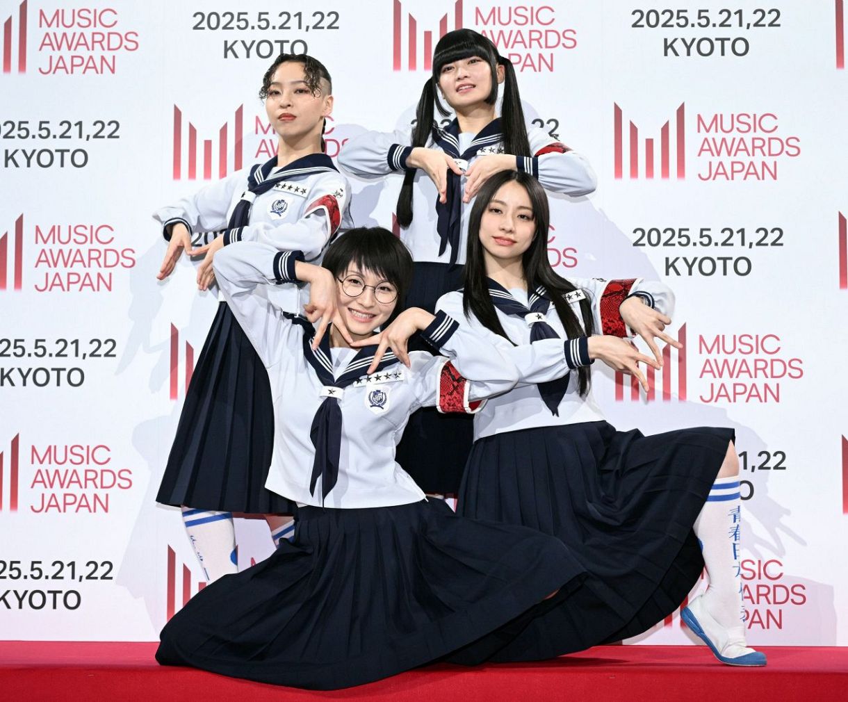『新しい学校のリーダーズ』メンバー体調不良で郡山・仙台の公演延期　「早めに中止言って」「東北の寒さにダウンしてしまったのでは」