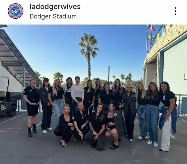 【MLB】大谷の妻・真美子さんが夫人会の写真に登場　黒系の服で統一されている中、1人だけ白い服で存在感