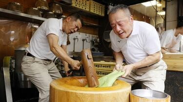 【奈良】「パフォーマンスじゃないのだが」“高速餅つき”大人気の陰で店主が苦悩するもっともな理由