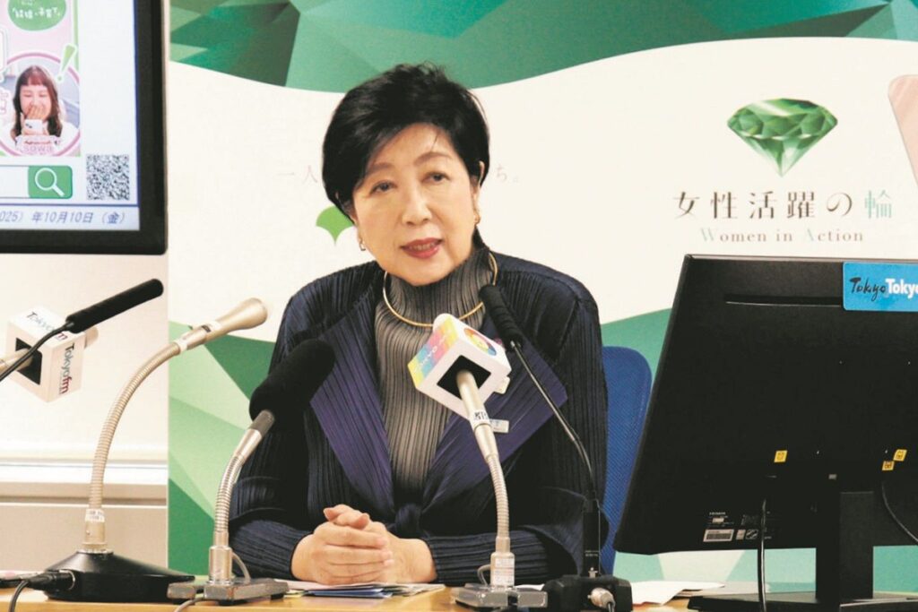 【東京】小池都知事「医師は男性、看護師は女性のイラスト使っていないか」と問いかけ…自らも使用