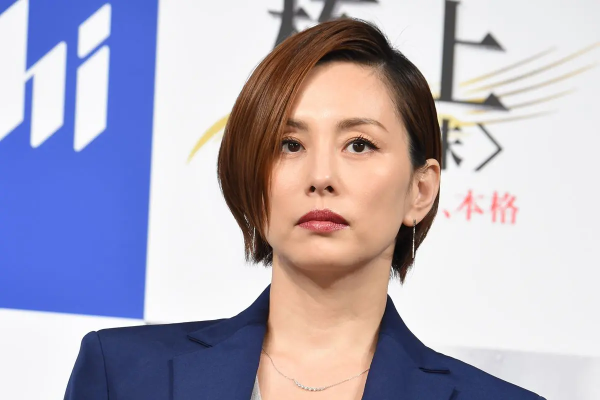 【深まるイベント連続辞退の謎】米倉涼子　広告契約中「楽天モバイル」にも仕事セーブ要請か・・・いったい何が？