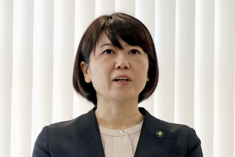 【父親が農民運動リーダー】「ドデカいタケノコ満面の笑顔で抱え」「両手に立派な赤ダイコン」前橋・小川晶市長の農産物への並々ならぬ愛