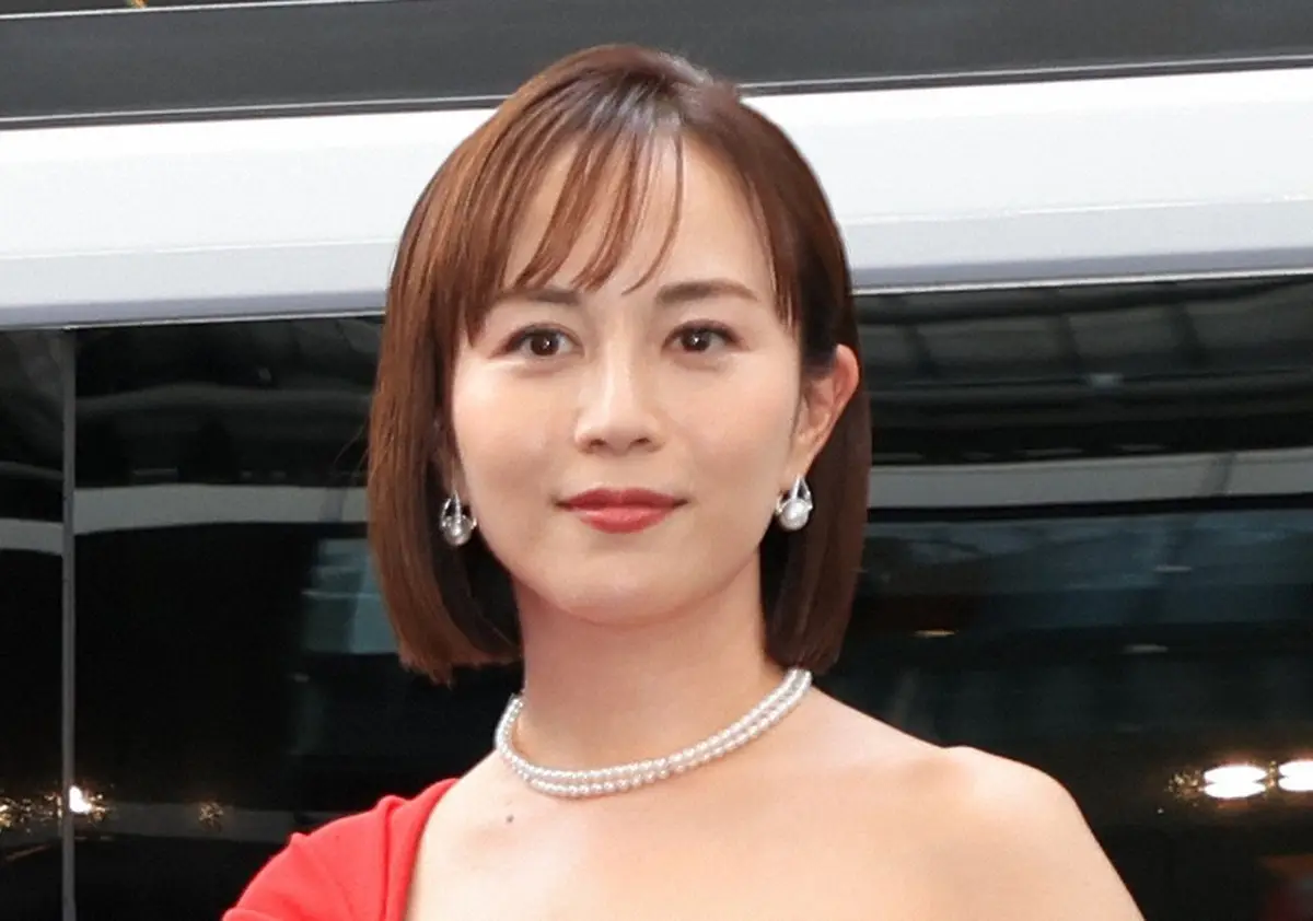 【芸能】比嘉愛未　「うちなーんちゅは水着着ません　完全防備で海あそび」地元沖縄での超レアなSUP満喫動画披露