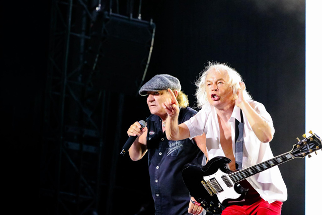 【音楽】AC/DC、公演中の花火がうるさすぎると地元住民が苦情　許容騒音レベルを超過していた