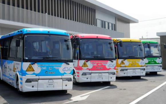 中国製EVバスの運転手「ハンドルを左に切ったら右に流れた」