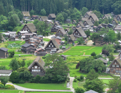 世界遺産白川郷の白川村「駐車料金値上げするで。二輪500円、普通車2000円、バス10000円やで」