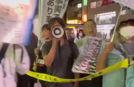 【共産党別働部隊 しばき隊】左翼共産団体に囲まれ至近距離でスピーカーを使って怒鳴られました